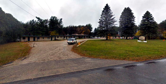 Pine Knoll Motel (Pioneer Motel, Pioneer Apartments) - 2018 Street View (newer photo)